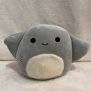 Squishmallow Stingray Capsule